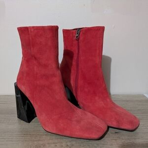 L'intervalle Ankle Boots Spain Pale Red Suede Chunky Black Heels Size 38